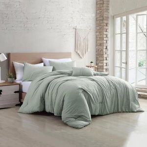 Queen size Comforter and Pillow Shams